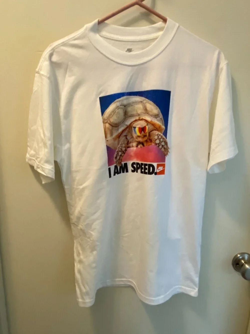 Nike I Am Speed Graphic T-Shirt XS White Turtle Sunglasses Loose Fit Tee